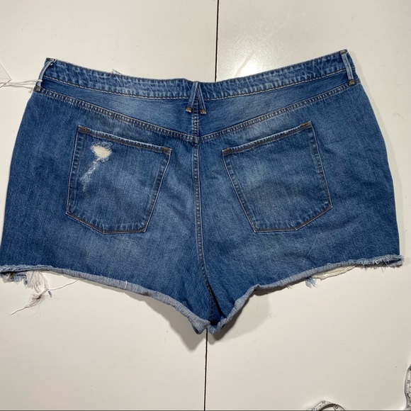Good American 100% Cotton Bombshell Cutoff Distressed Jeans Shorts NWT Size 24 - Picture 7 of 15